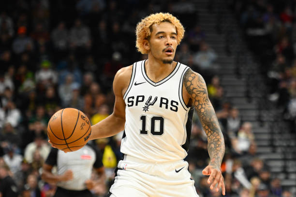 jiuyou游戏中心关于冲刺阶段CBA常规赛传出新动向，菲尼克斯太阳再遭质疑，管理层表态：信心回归，训练强度明显提升的信息